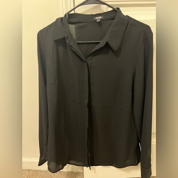 EXPRESS Women’s Portofino Shirt – Relaxed Fit Lightweight Crepe Button-Up - Picture 7 of 11